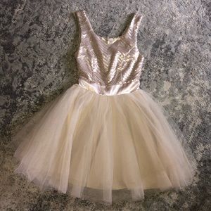 A champagne dress, a size 5 (no option for size 5)